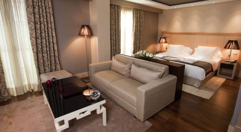 Nexus Valladolid Suites & Hotel