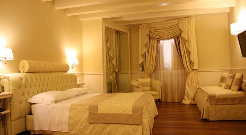 Suite Hotel Santa Chiara