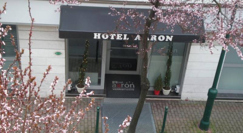 Hotel Aaron