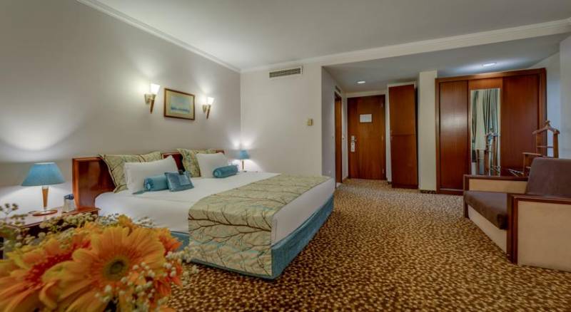 Best Western Plus Khan Hotel