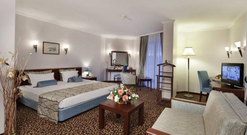 Best Western Plus Khan Hotel