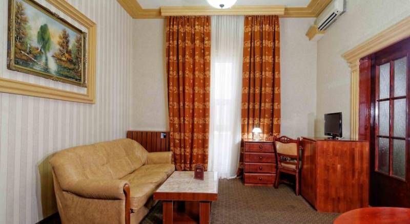 Bucharest Comfort Suites Hotel