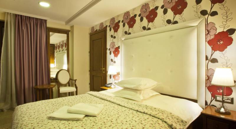 Decebal Boutique Hotel