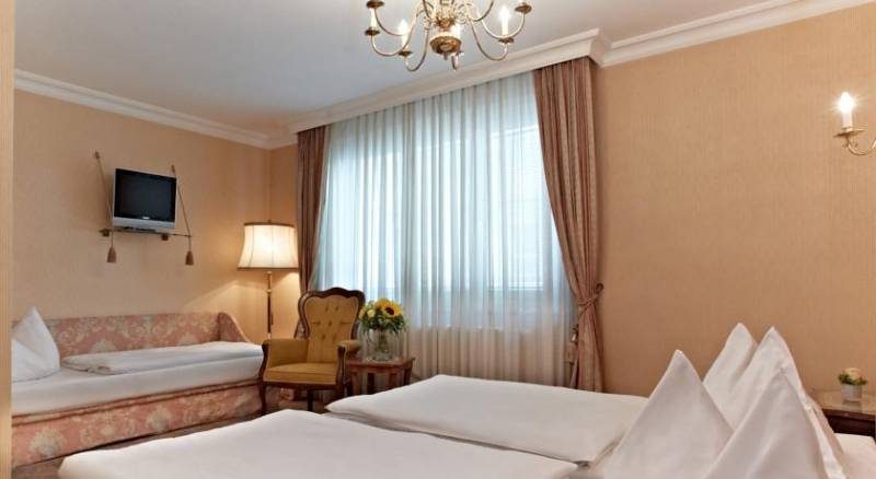 Hotel Savoy Garni