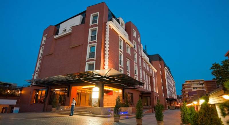 Ramada Hotel & Suites Bucharest North