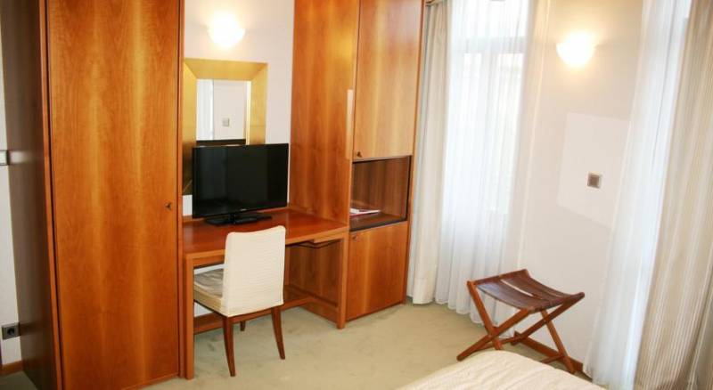 Ramada Majestic Bucharest Hotel