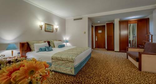 Best Western Plus Khan Hotel