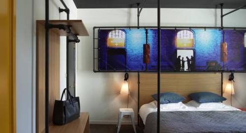 Zoom Hotel