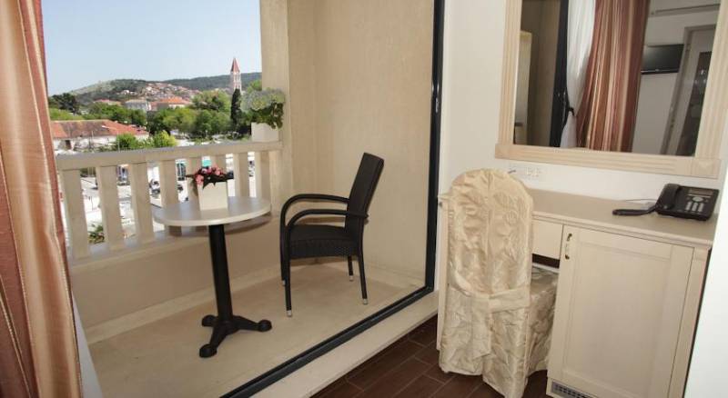 Aparthotel Bellevue Trogir