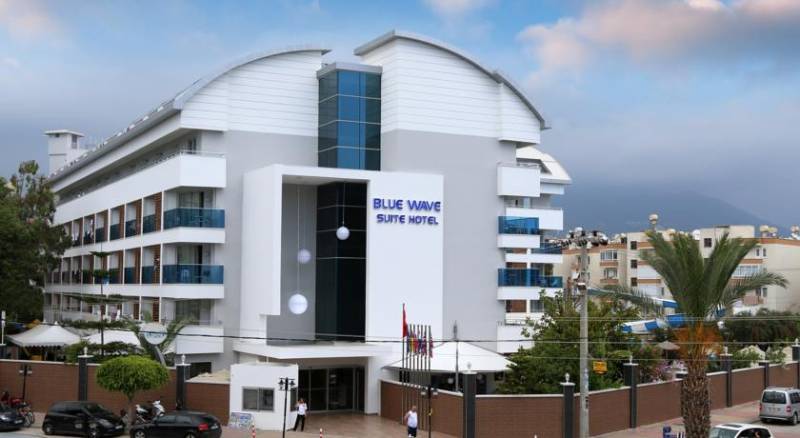 Blue Wave Suite Hotel