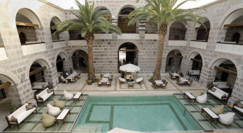 Cesme Kanuni Kervansaray Historical Hotel