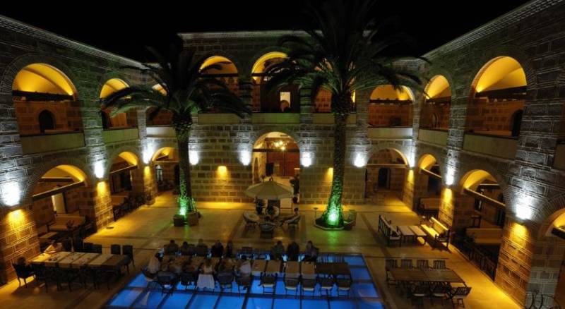 Cesme Kanuni Kervansaray Historical Hotel