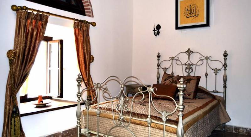 Cesme Kanuni Kervansaray Historical Hotel