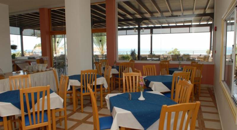 Iris Beach Hotel