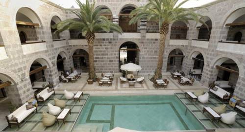 Cesme Kanuni Kervansaray Historical Hotel