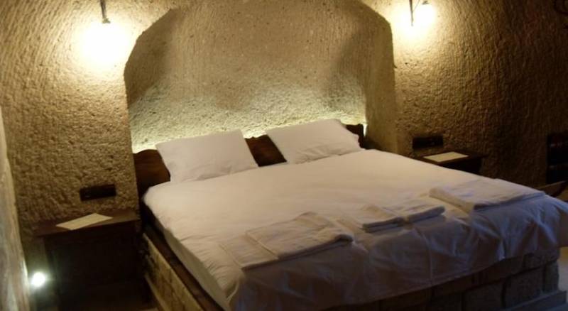 El Puente Cave Hotel