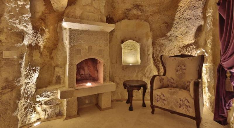 Golden Cave Suites