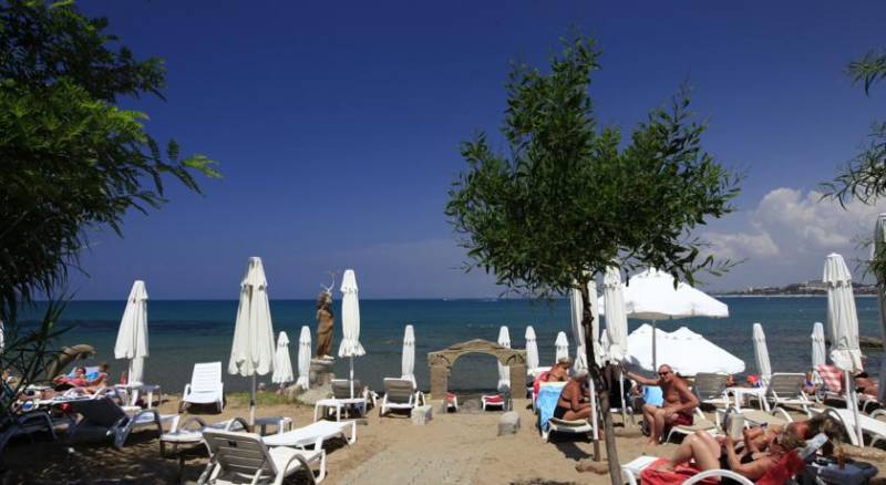 Leda Beach Hotel