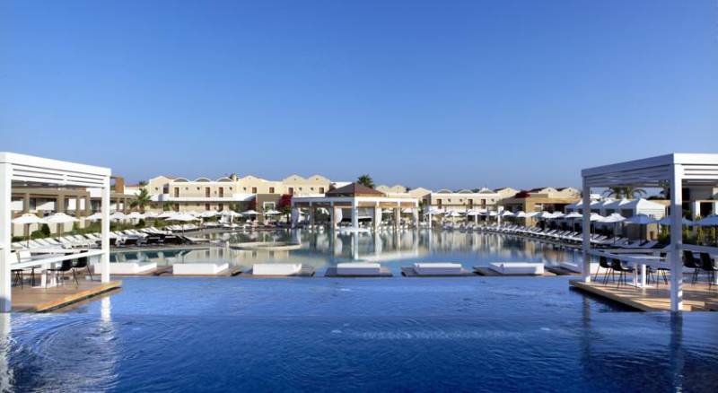 Pelagos Suites Hotel