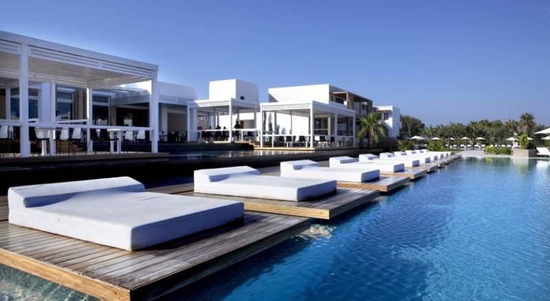 Pelagos Suites Hotel