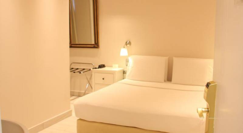 Piraeus Dream Hotel