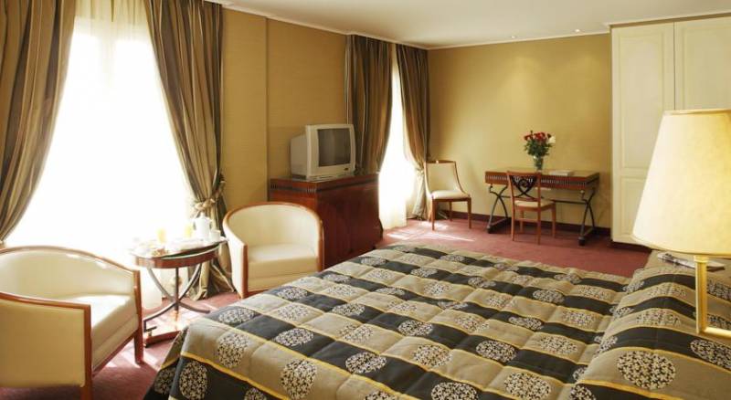 Piraeus Theoxenia Hotel