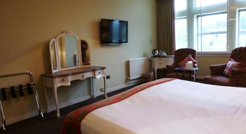 Royal Overseas League Hotel