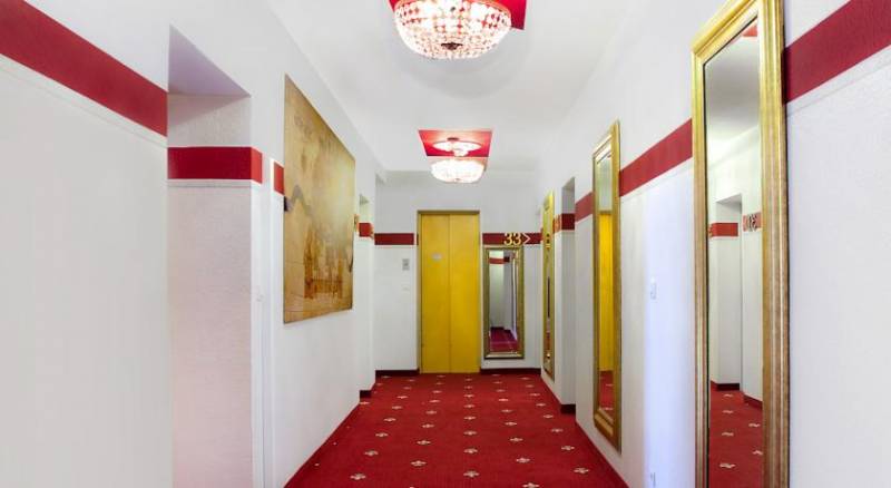 TIPTOP Hotel Burgschmiet Garni