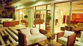 Hotel Angela Suites & Lobby