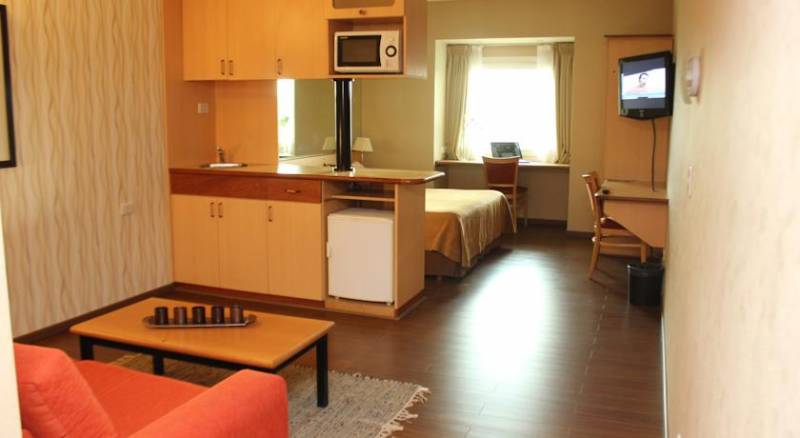 Hotel Aeroparque Inn & Suites