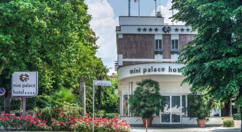 Mini Palace Hotel