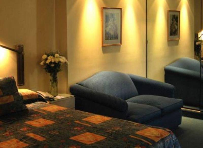 River Hotel