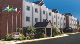 Hotel Aeroparque Inn & Suites