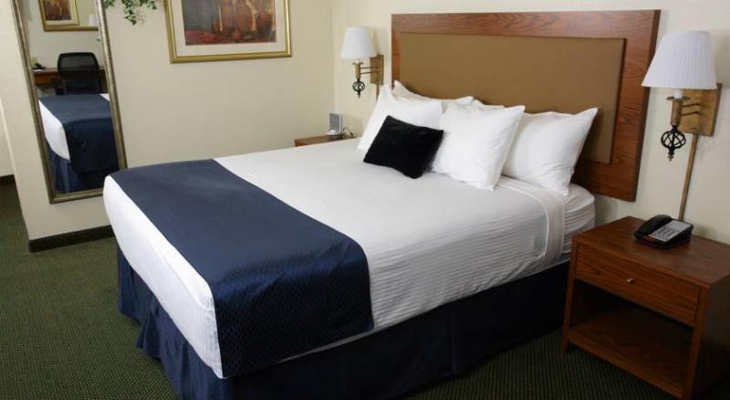 Best Western Airport Albuquerque InnSuites Hotel & Suites