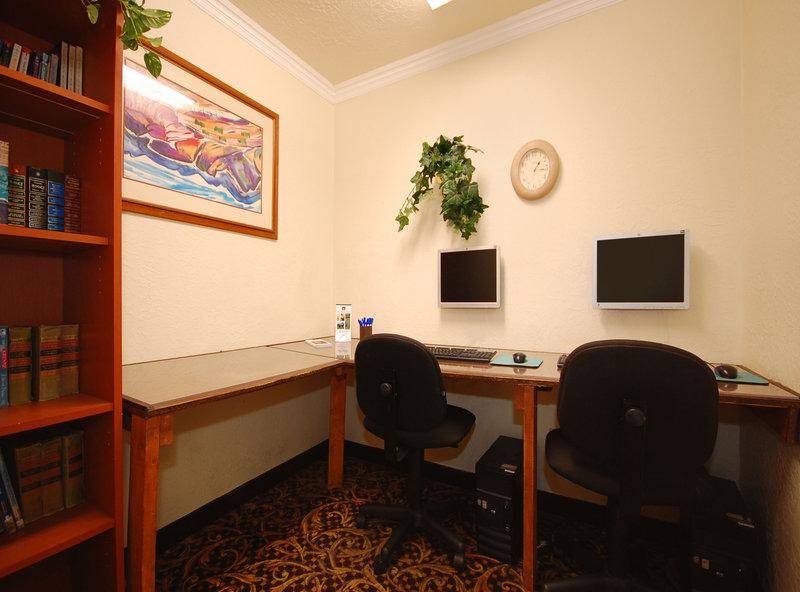 Best Western Airport Albuquerque InnSuites Hotel & Suites