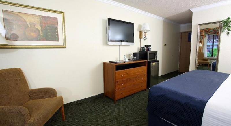 Best Western Airport Albuquerque InnSuites Hotel & Suites