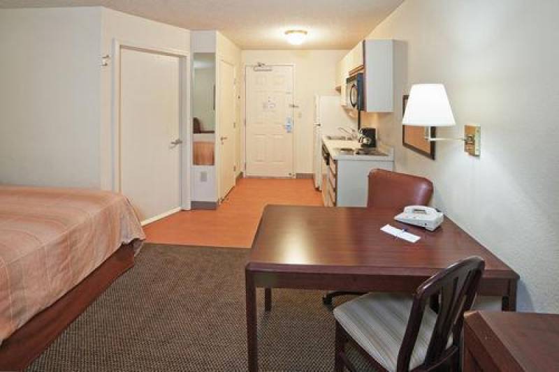 Candlewood Suites Dallas Park Central