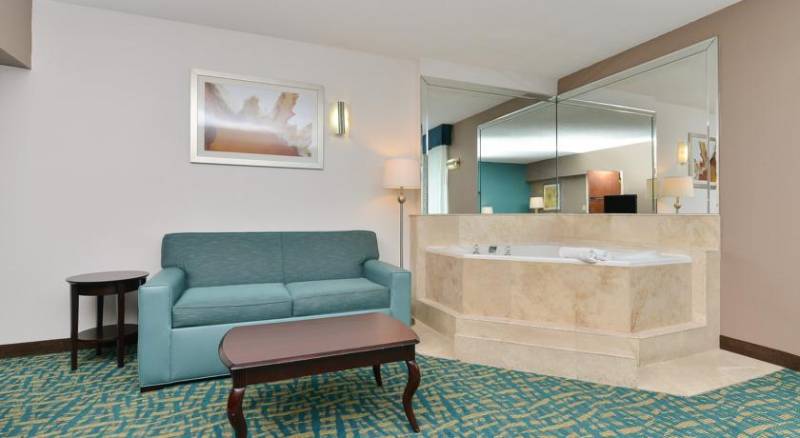 Comfort Inn & Suites Fort Lauderdale