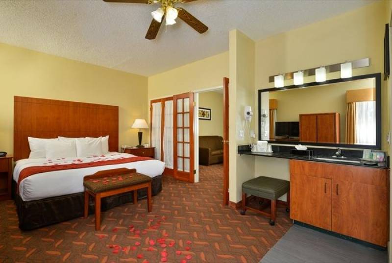 Comfort Suites North Dallas