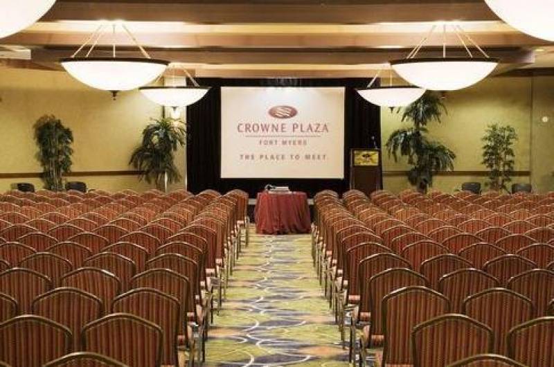 Crowne Plaza Hotel Fort Myers at Bell Tower Shops