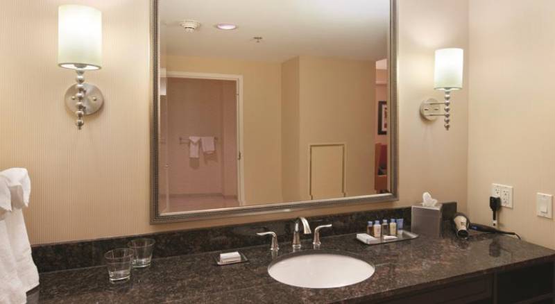 DoubleTree Suites by Hilton Detroit Downtown - Fort Shelby