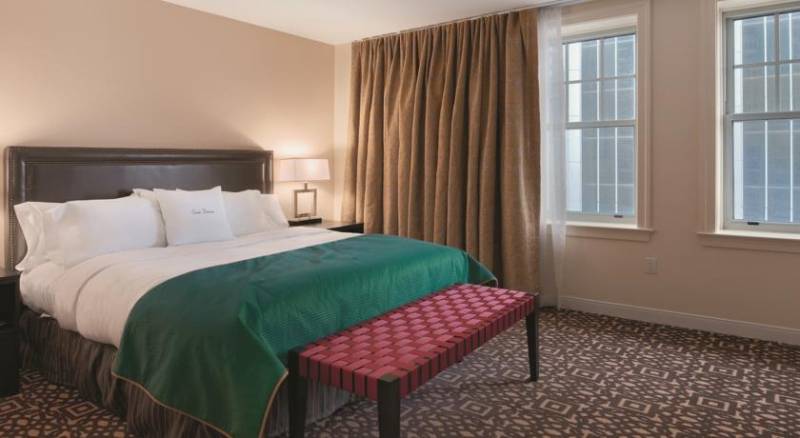 DoubleTree Suites by Hilton Detroit Downtown - Fort Shelby