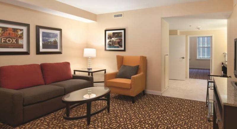 DoubleTree Suites by Hilton Detroit Downtown - Fort Shelby