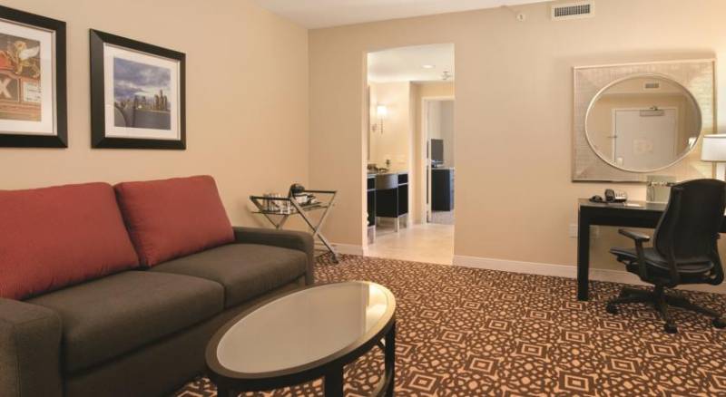 DoubleTree Suites by Hilton Detroit Downtown - Fort Shelby