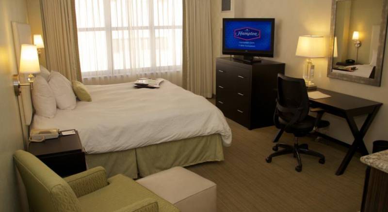 Hampton Inn & Suites Chicago-Downtown