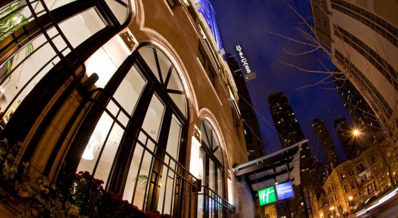 Hotel Cass - A Holiday Inn Express at Magnificent Mile