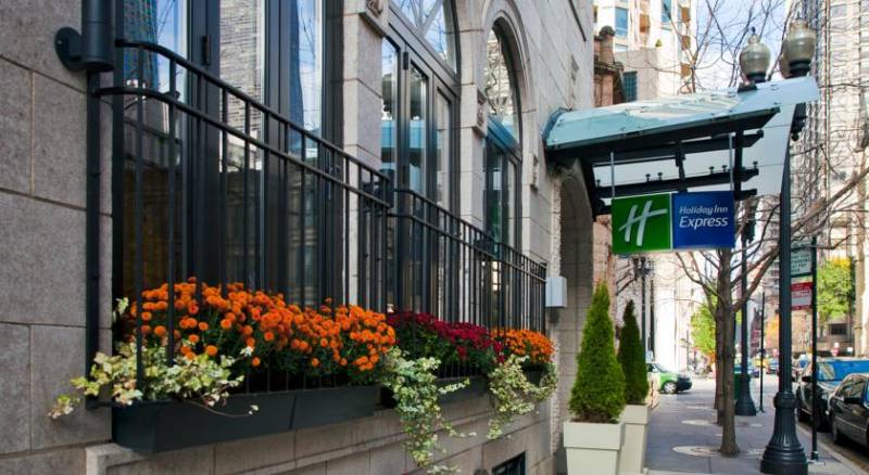 Hotel Cass - A Holiday Inn Express at Magnificent Mile