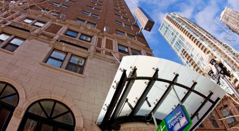 Hotel Cass - A Holiday Inn Express at Magnificent Mile