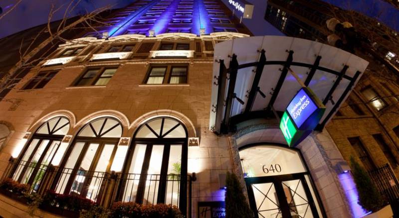 Hotel Cass - A Holiday Inn Express at Magnificent Mile