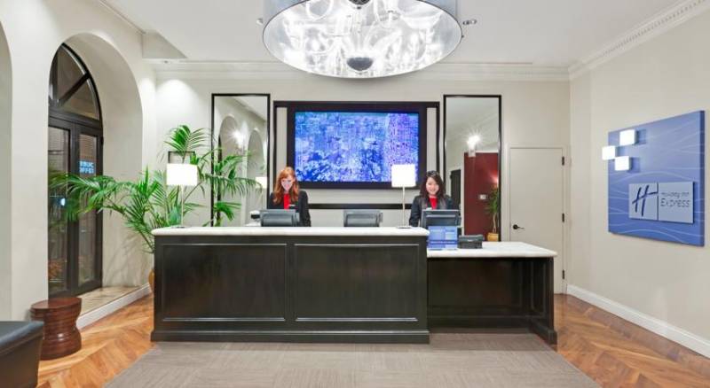 Hotel Cass - A Holiday Inn Express at Magnificent Mile